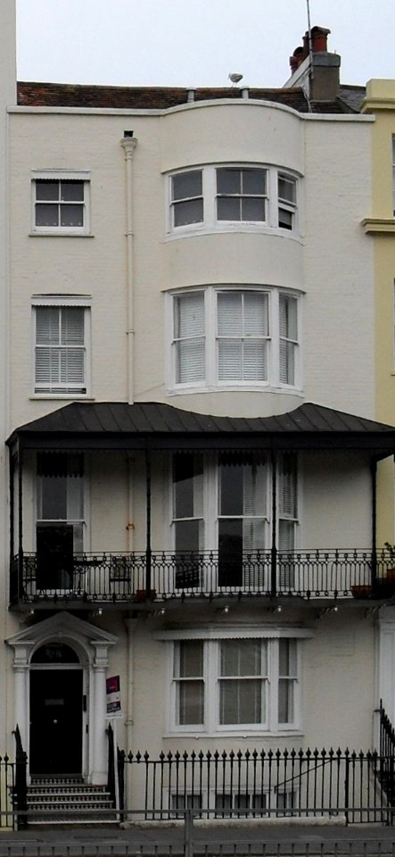 28_Old_Steine,_Brighton_(NHLE_Code_1380660)_(May_2010)