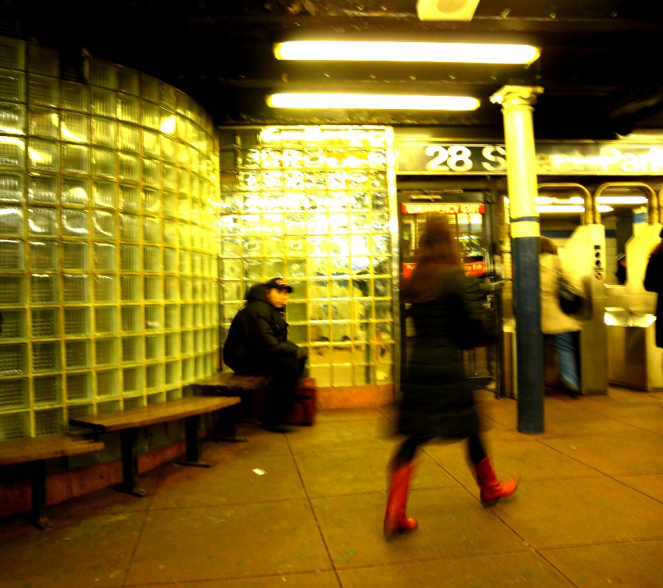 28th_Lex_IRT_sb_glass_wall_jeh