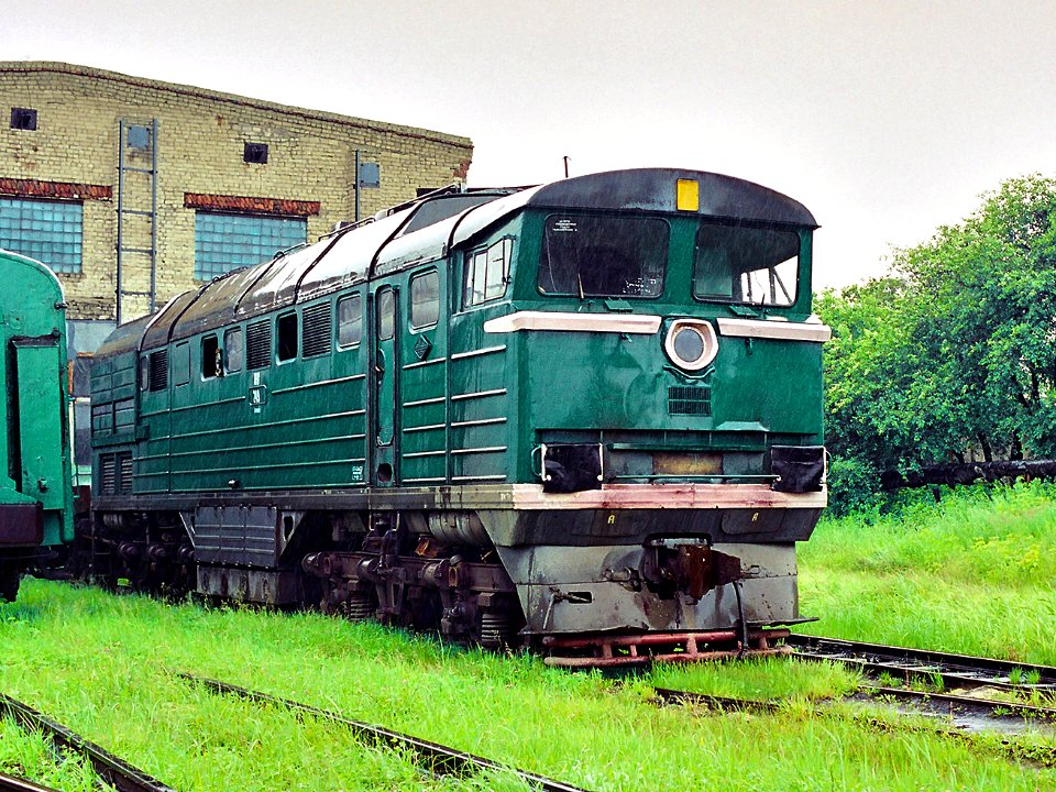 2ТЭ116-249,_Russia,_Saratov_region,_Balashov_depot_(Trainpix_163520)