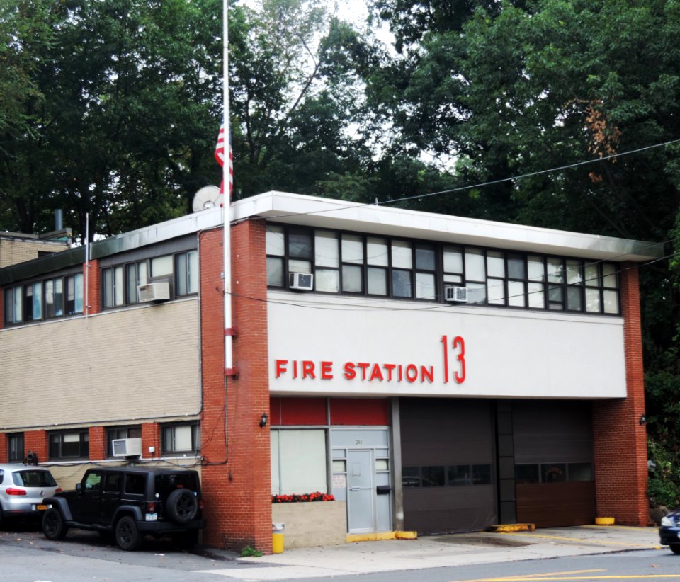 340_Kimball_Av_Dunwoodie_Fire_station_13_jeh