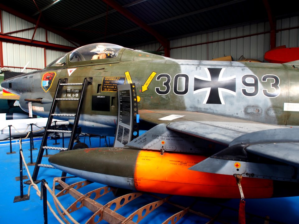 30+93_Fiat_G91R3_Gina_Musée_de_l'Epopée_de_l'Industrie_et_de_l'Aéronautique,_pic1