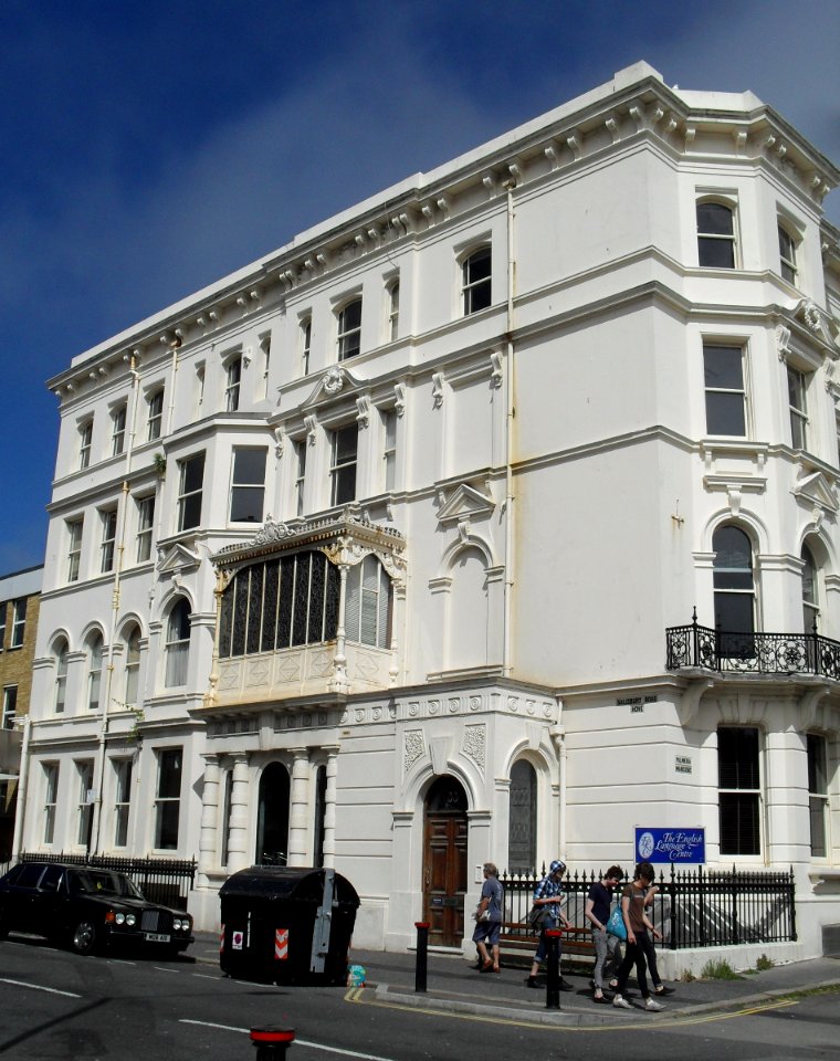 33_Palmeira_Mansions,_Hove_(NHLE_Code_1204933)_(July_2010)