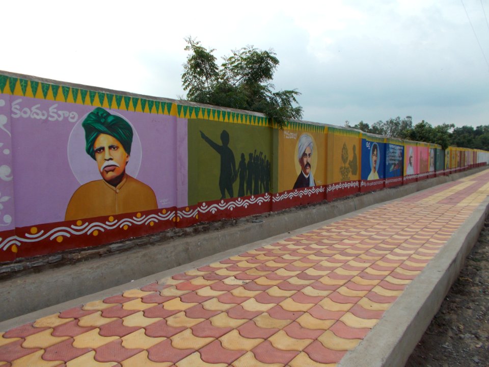 32_-_Paintings_of_State_Leaders_along_the_roadside