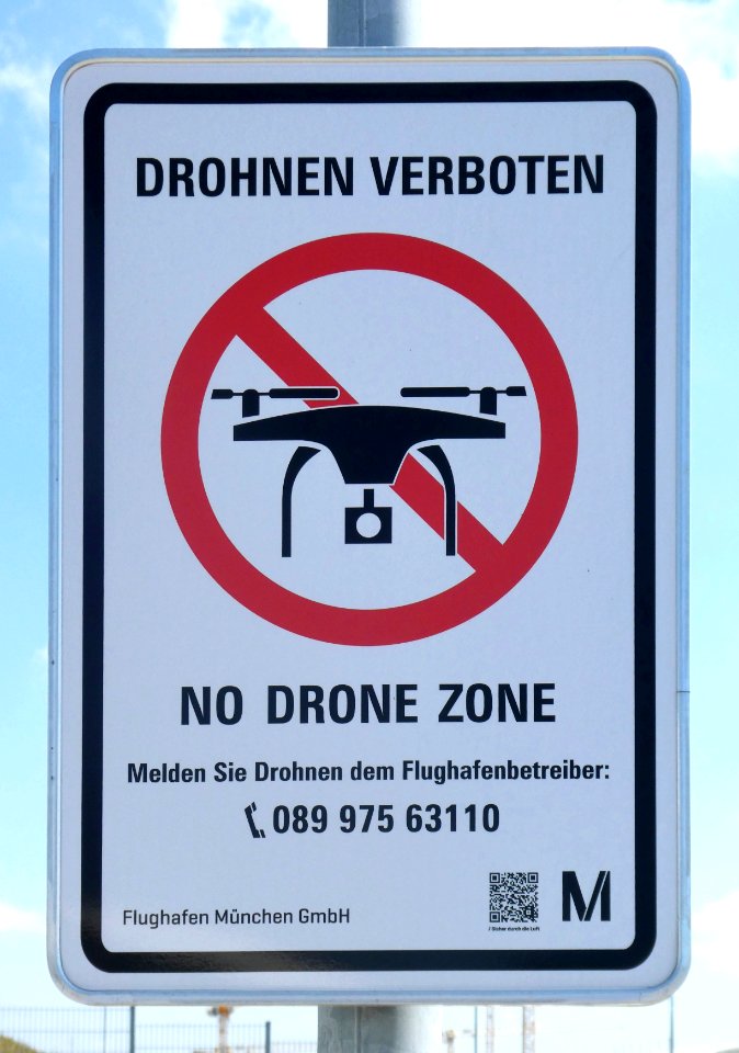 30626Flughafen_München,_Drohnenverbot,_1