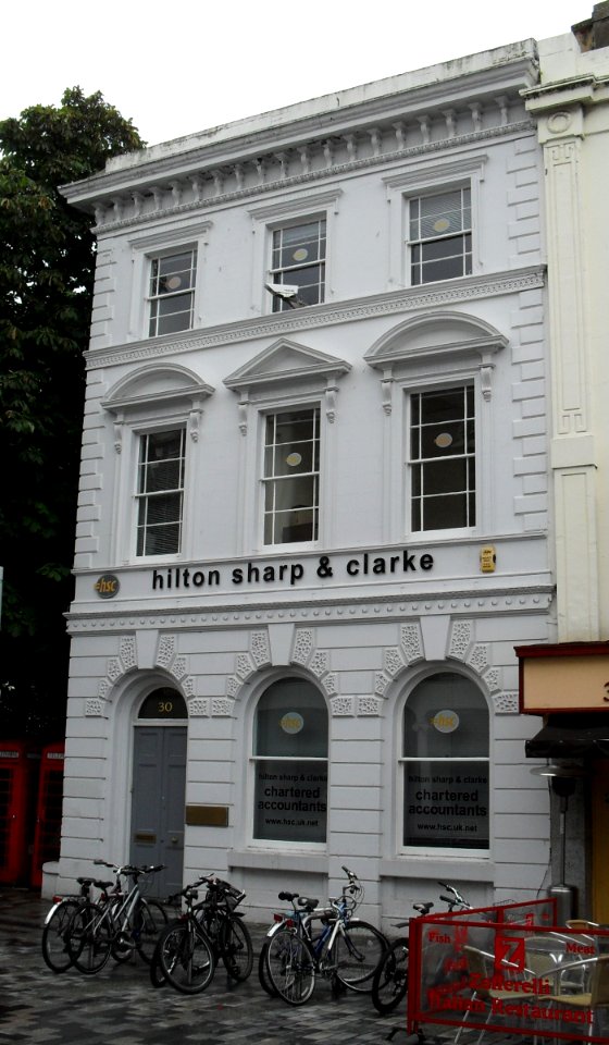 30_New_Road,_North_Laine,_Brighton_(NHLE_Code_1380109)_(July_2010)