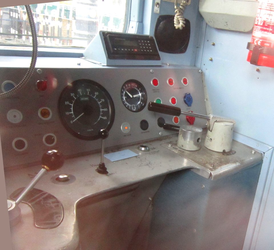313206_controls_desk