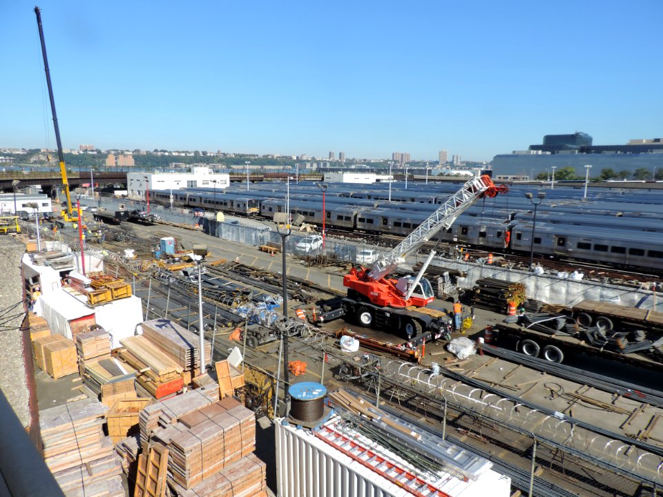 30th_St_staging_for_Hudson_Yards_contruction_2014_jeh