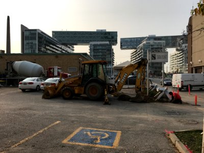 310SG_backhoe_in_Toronto_01