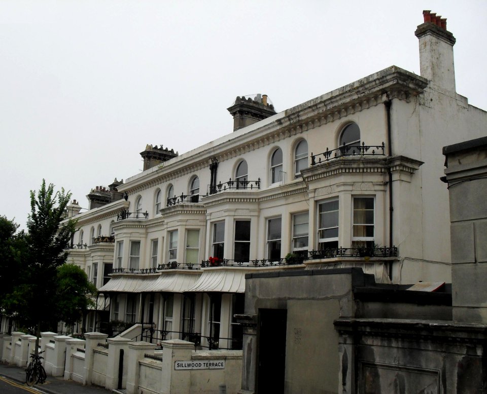 32–47_Sillwood_Road,_Brighton_(NHLE_Code_1380942)_(July_2010)
