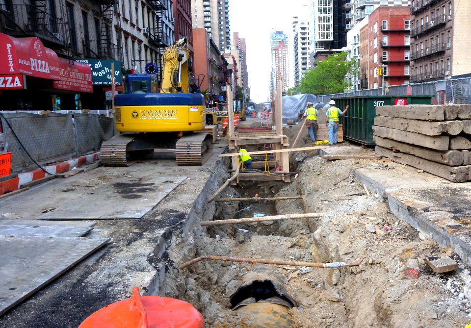 2nd_Av_subway_dig_83rd_St_jeh