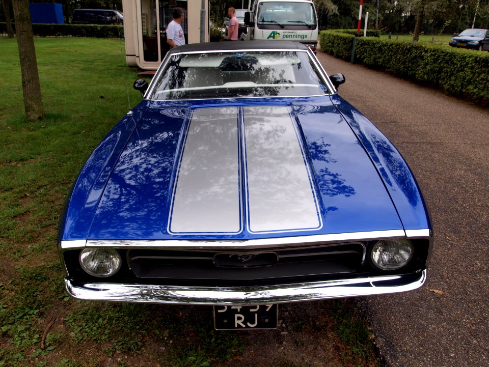 34-39-RJ_Ford_mustang_(1970)_at_the_Autotron_Oldtimer_meeting_2010,_Rosmalen,_The_Netherlands_p6