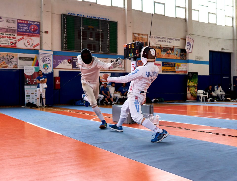 2nd_Leonidas_Pirgos_Fencing_Tournament._Matthew_Baker_performs_a_flèche_and_scores_against_Vasilios_Papadopoulos