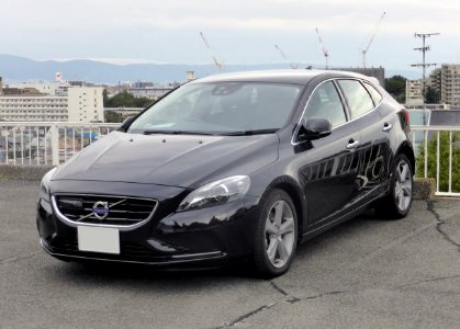 2nd_generation_VOLVO_V40_T4_SE_front