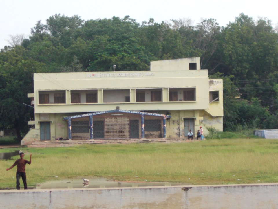31_-_Kurnool_Medical_College's_Sports_Pavilion_and_Old_Students_Guest_House