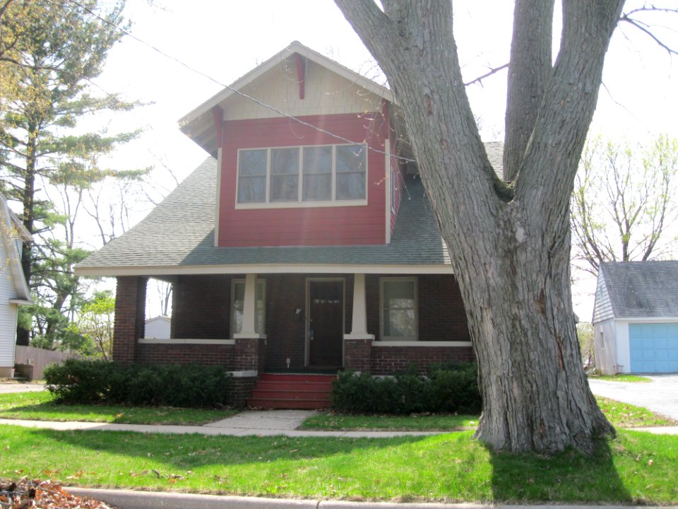 308_South_Lynn_Street,_East_Park_Historic_District,_Stoughton,_WI