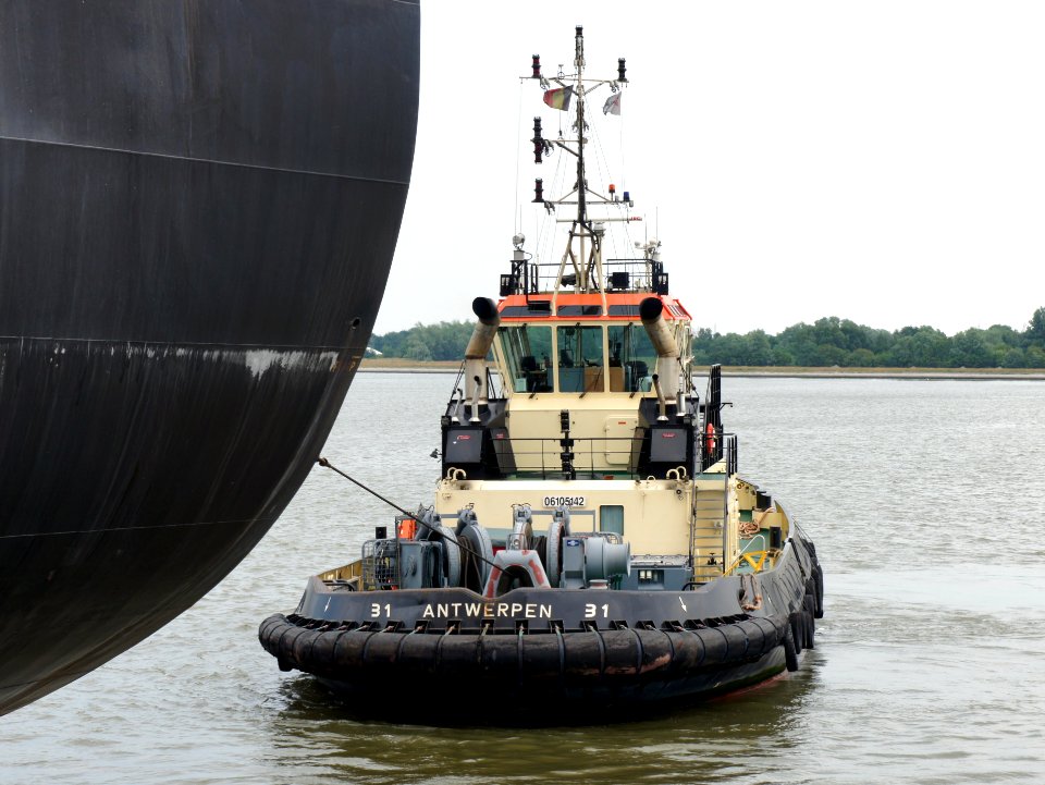 31_tugboat_-_IMO_9684031_-_ENI_06105142,_Zandvliet_sluis,_Port_of_Antwerp,_pic1