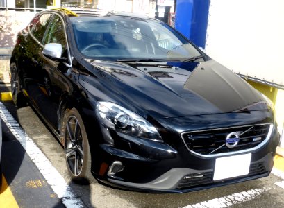 2nd_generation_VOLVO_V40_T5_R-DESIGN_front