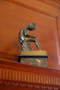 2nd_parlor_statuette_-_Haas-Lilienthal_House_-_San_Francisco,_CA_-_DSC04966