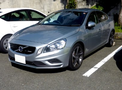 2nd_generation_VOLVO_S60_T6_AWD_R-DESIGN_front