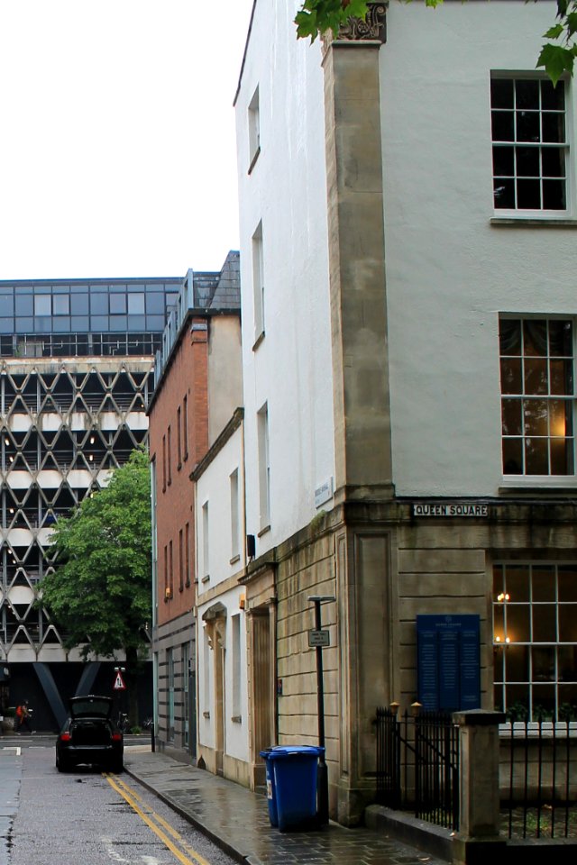 3,_Middle_Avenue