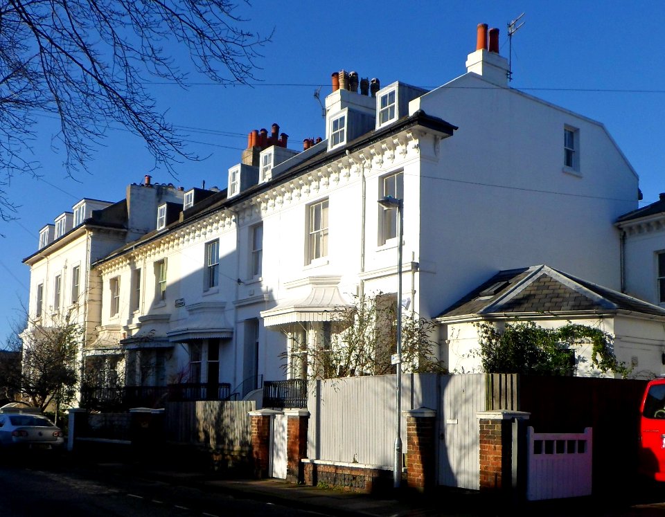 3,_5_and_7_Russell_Crescent,_Prestonville,_Brighton_(NHLE_Code_1380841)_(December_2013)_(1)