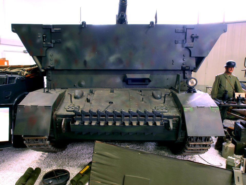 3,7_cm_Flakpanzer_IV_Möbelwagen_pic2