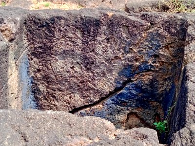 2nd_century_Buddhist_site,_well_and_inscriptions,_Kodavali_Andhra_Pradesh_-_01