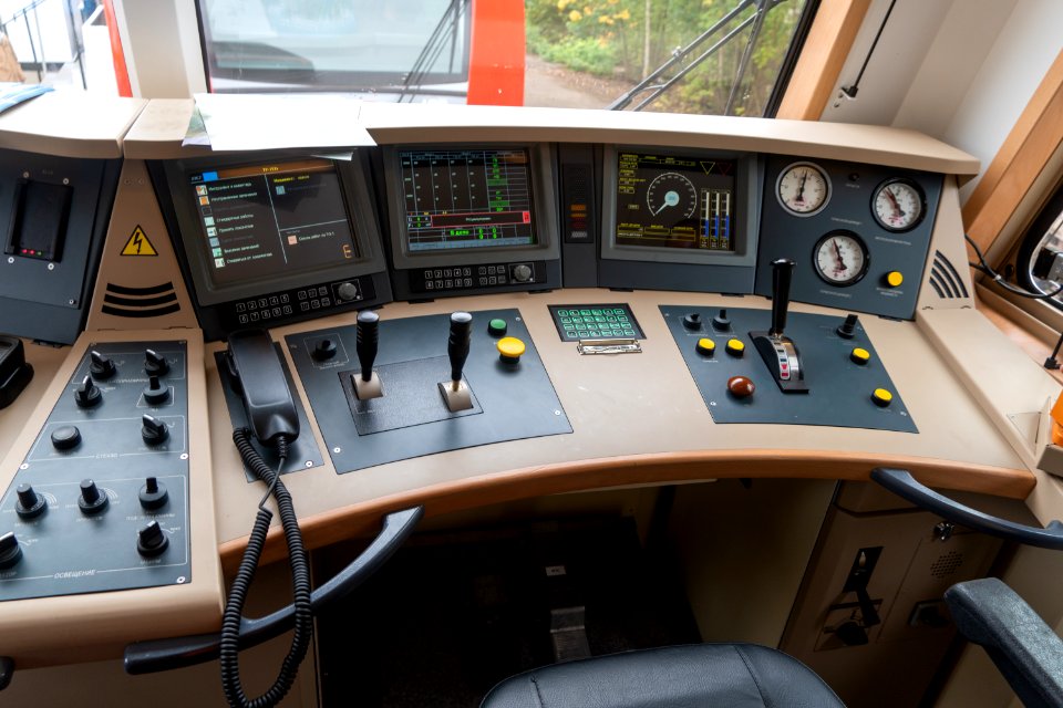 2ES7-003_cabin_-_control_panel_(right)