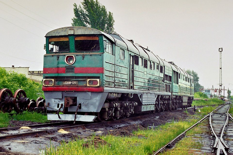 2ТЭ116-320,_Russia,_Saratov_region,_Balashov_depot_(Trainpix_164254)