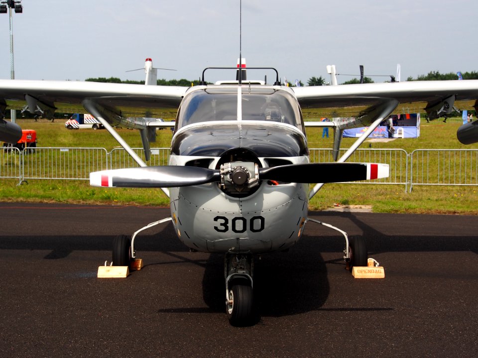 67-21300_Cessna_O-2A_Skymaster,_pic2