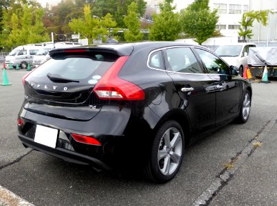 2nd_generation_VOLVO_V40_T4_SE_rear