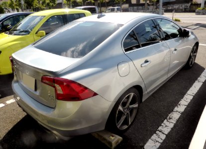 2nd_generation_VOLVO_S60_T6_AWD_R-DESIGN_rear