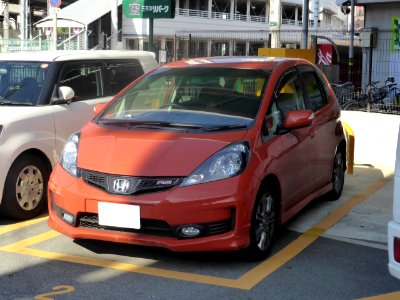 2nd_generation_Honda_FIT_RS_front