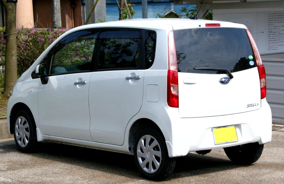 2nd_generation_Subaru_Stella_L_rear