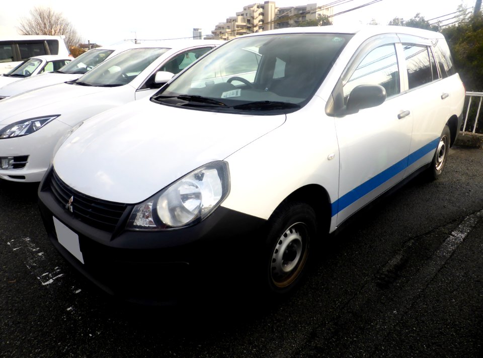 2nd_generation_Mitsubishi_LANCER_CARGO_front