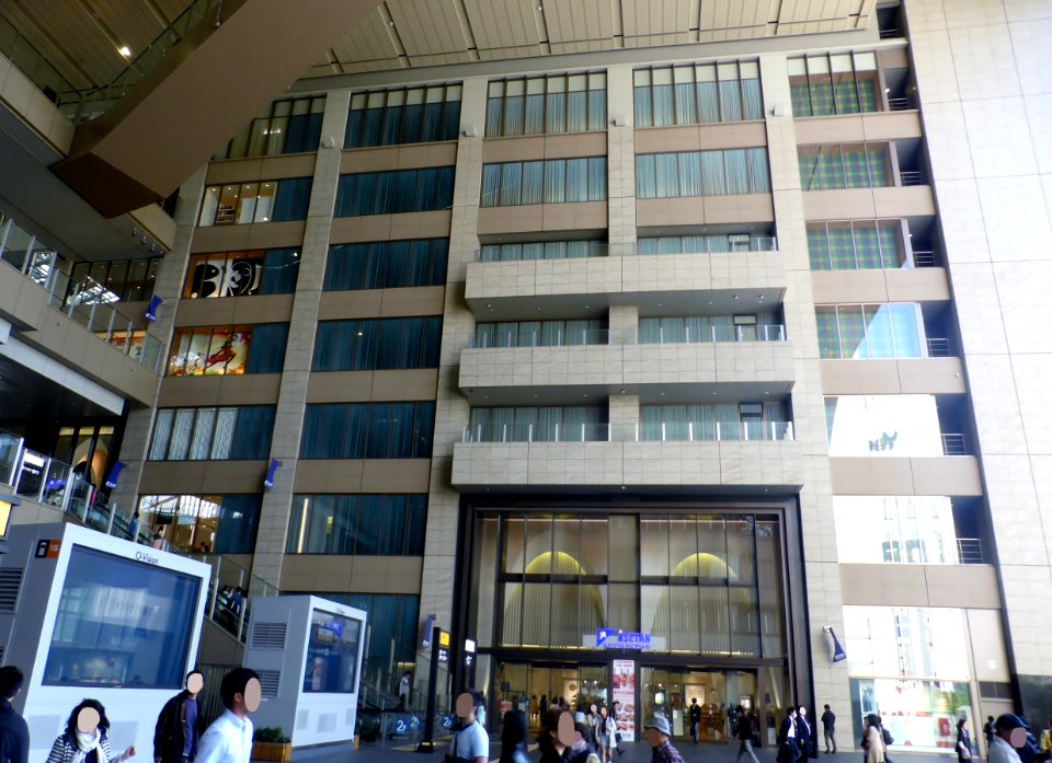 2nd_floor_entrance_of_JR_OSAKA_MITSUKOSHI_ISETAN