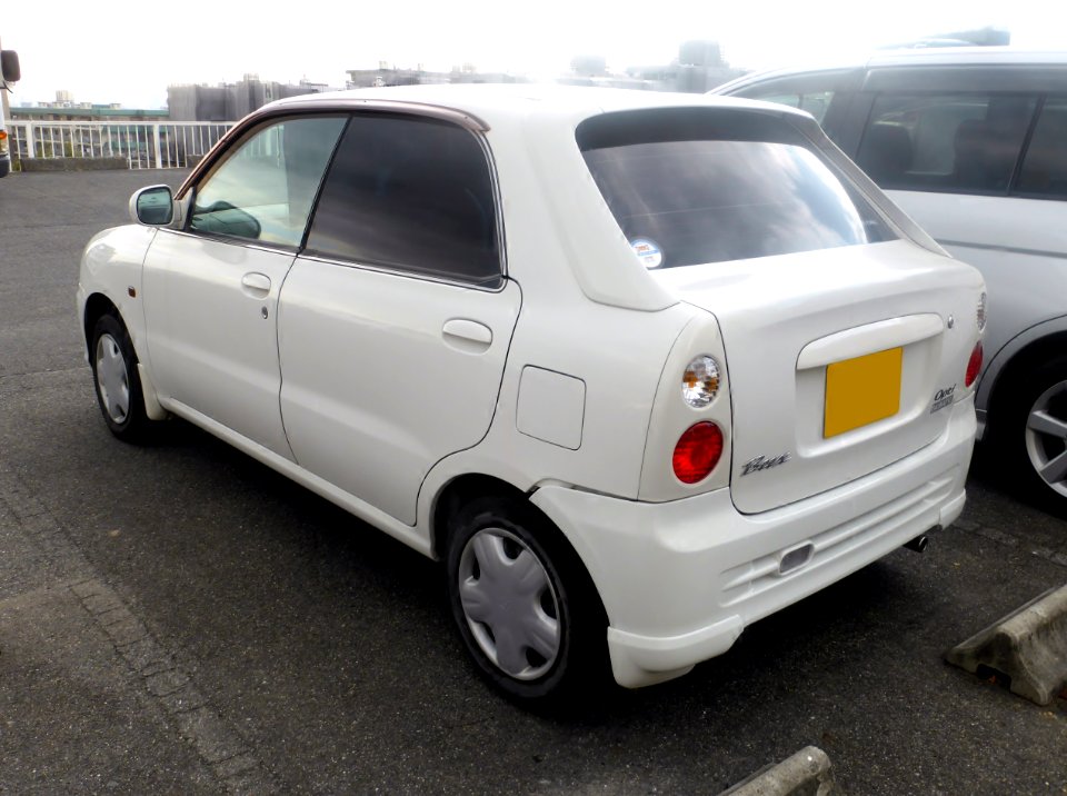 2nd_generation_Daihatsu_Opti_Beex_rear