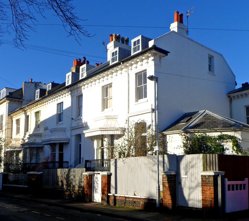 3,_5_and_7_Russell_Crescent,_Prestonville,_Brighton_(NHLE_Code_1380841)_(December_2013)_(2)