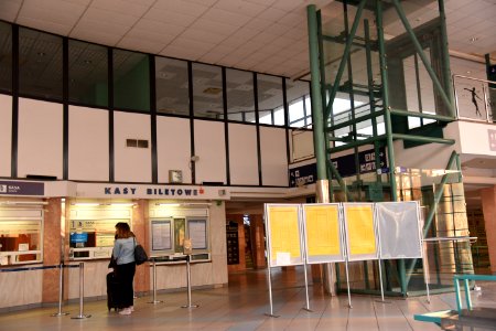 6655_Main_Train_Station_in_Częstochowa_November_2019