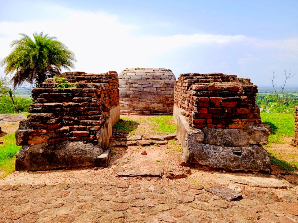 2nd_century_BCE_to_8th_century_CE_Salihundam_Buddhist_site,_Andhra_Pradesh_-_41