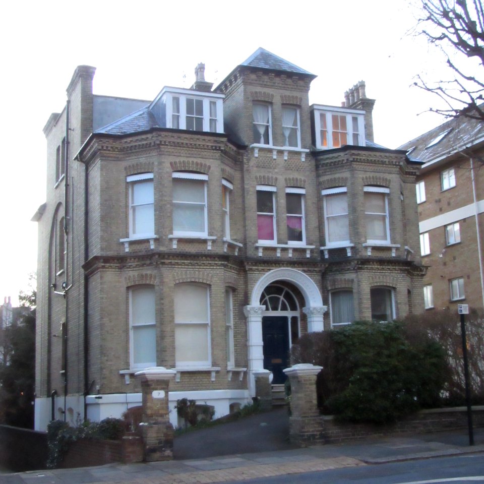 7_Eaton_Gardens,_Hove_(March_2016)