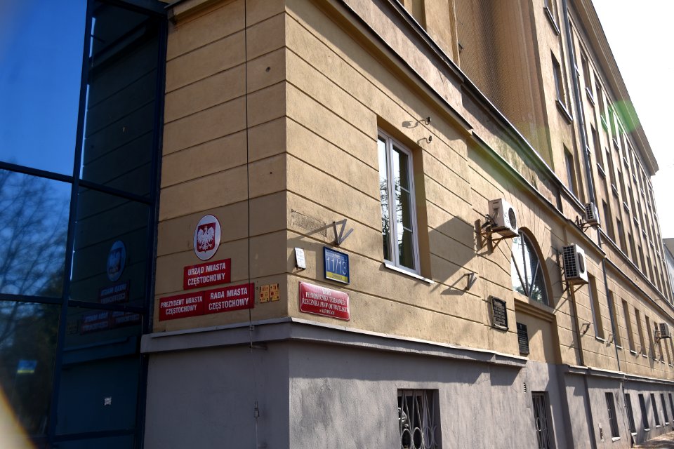 6621_Urząd_Miasta_przy_skrzyżowaniu_z_ulicą_Śląską