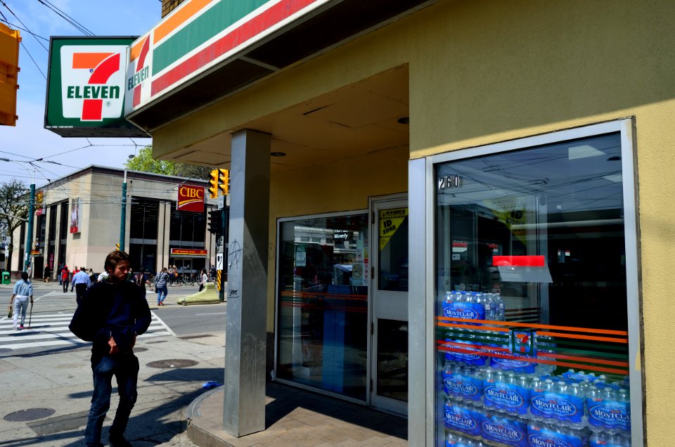 7-Eleven260College