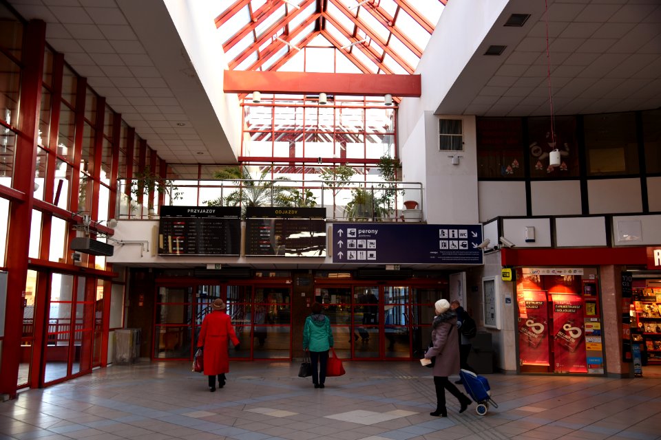 6651_Main_Train_Station_in_Częstochowa_November_2019