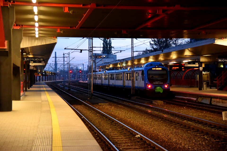 6657_Main_train_station_in_Częstochowa_November_2019