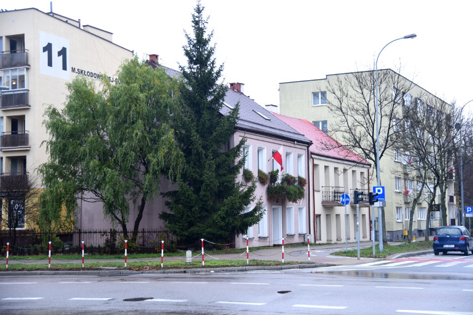 6852_Intersection_of_Sklodowskiej-Curie_and_Waszyngtona_streets_in_Bialystok,_November_2019