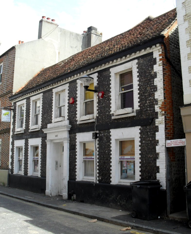 69_Ship_Street,_The_Lanes,_Brighton_(NHLE_Code_1380931)_(July_2010)
