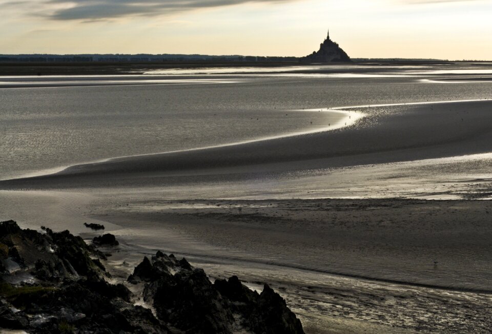 Mont saint michel beach evening