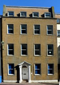 69_Middle_Street,_The_Lanes,_Brighton_(March_2014)