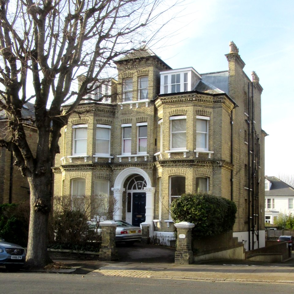 7_Eaton_Gardens,_Hove_(December_2016)
